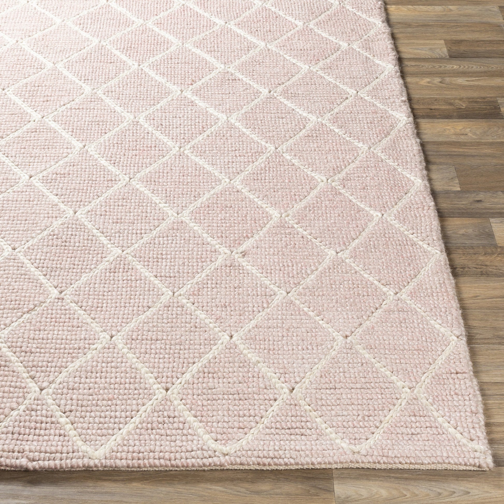 Whistler WSR-2300 Rug by Surya. Made from 50% viscose, 50% wool in a unique style.