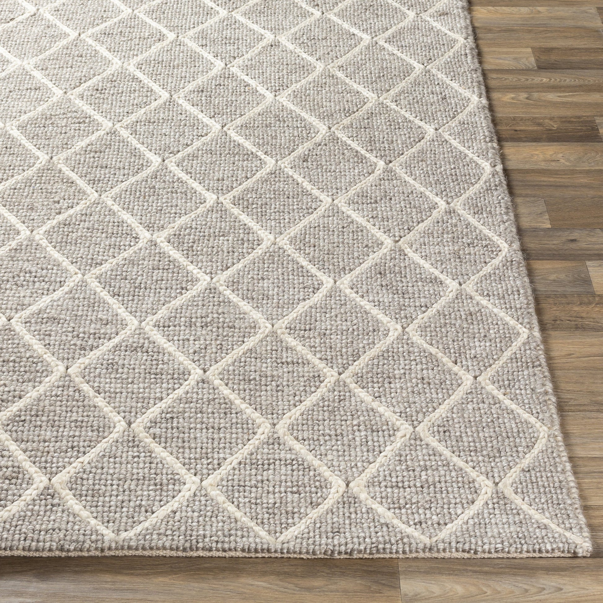 Whistler WSR-2300 Rug by Surya. Made from 50% viscose, 50% wool in a unique style.