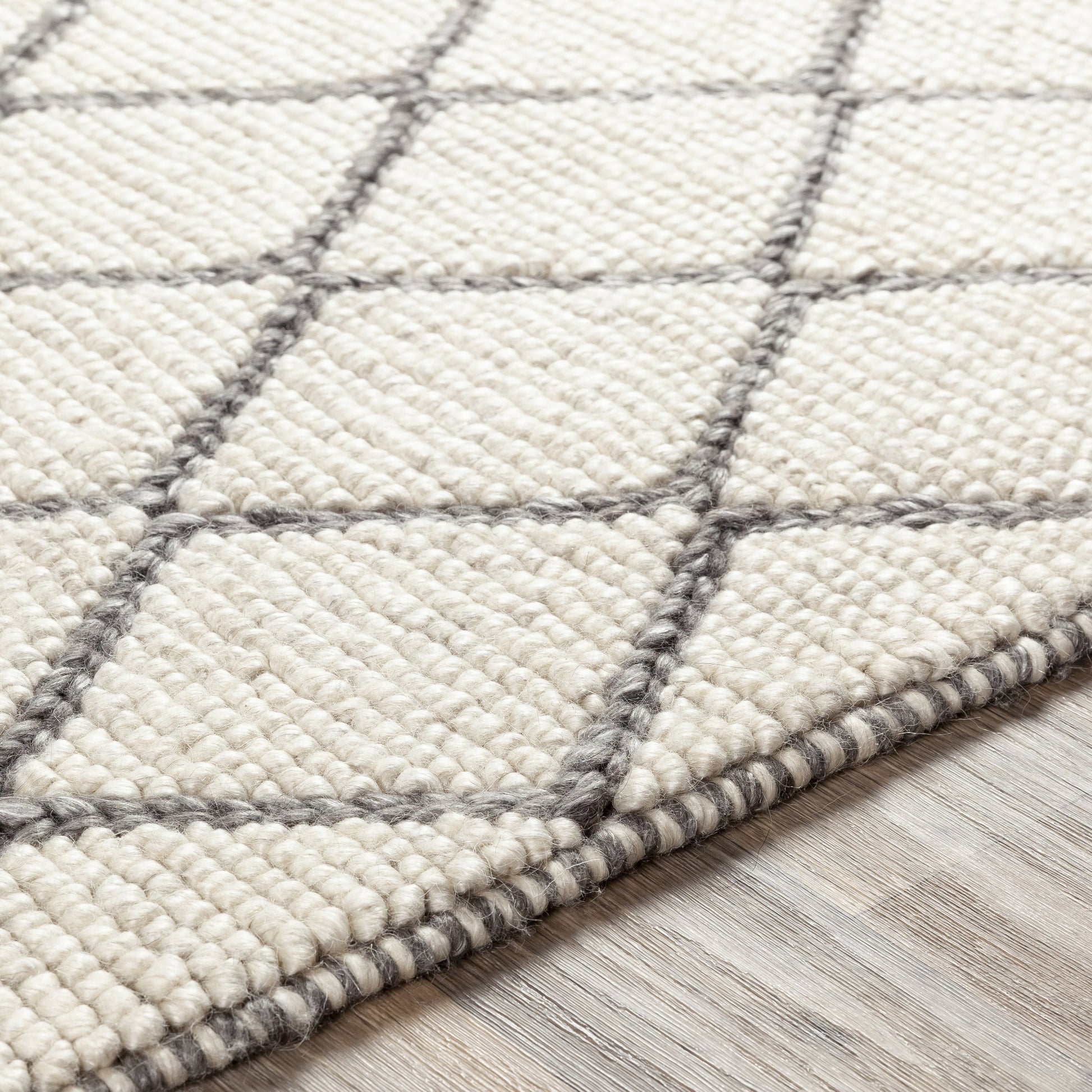 Whistler WSR-2300 Rug by Surya. Made from 50% viscose, 50% wool in a unique style.