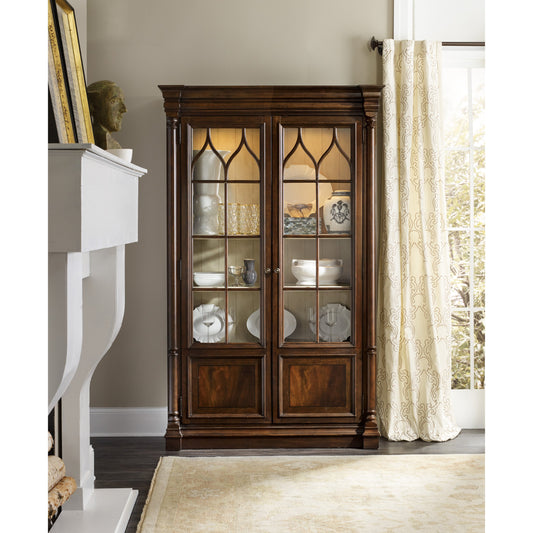 Leesburg Display Cabinet by Hooker Furniture in mahogany. Made from mahogany veneers in a traditional style.