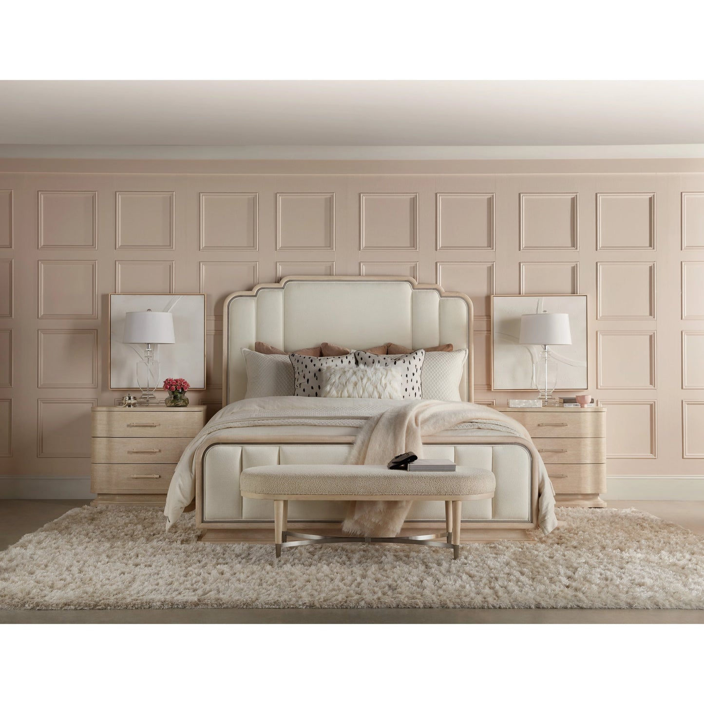 002 SI-2028952,SI-2028953 | Lifestyle | Nouveau Chic Upholstered Bed by Hooker Furniture in polished pearl and sandstone. Made from oak veneers, fabric in a modern style.
