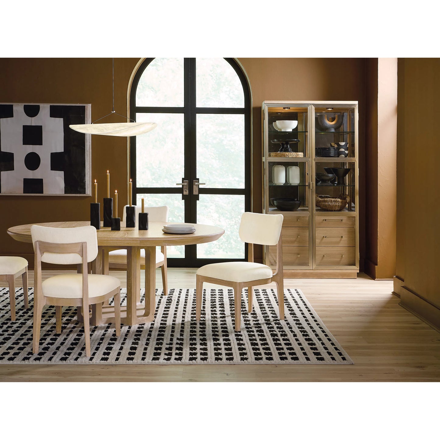 005 SI-2333041 | Lifestyle | Banyon Bay Round Dining Table with One 18-inch Leaf by Hooker Furniture in light wood. Made from unique in a transitional style.