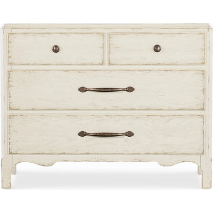 Americana Bachelor Chest by Hooker Furniture. Made from oak veneers with solid-wood edge top in a traditional style.