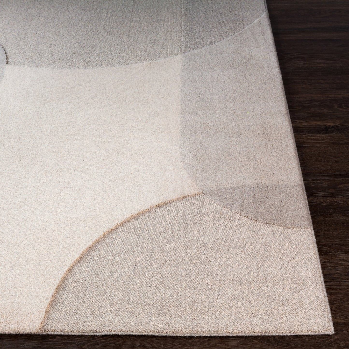 003 SR-881470,SR-881472 | Closeup | Flux Rug - 26994 by Livabliss in light beige, taupe, medium gray, gray. Made from 100% polypropylene in a unique style.