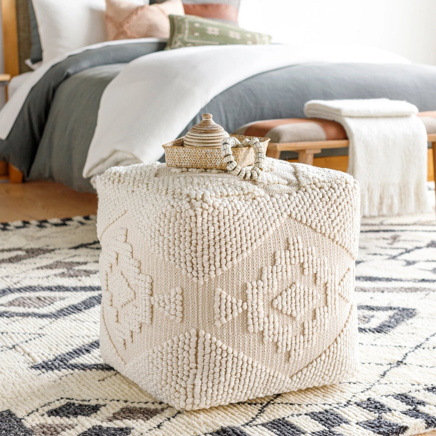 001 SR-756584 | Lifestyle | Yolanda - 7379 by Livabliss in beige. Made from 75% pet, 25% cotton, 100% polybeads, 100% cotton in a eclectic & global style.