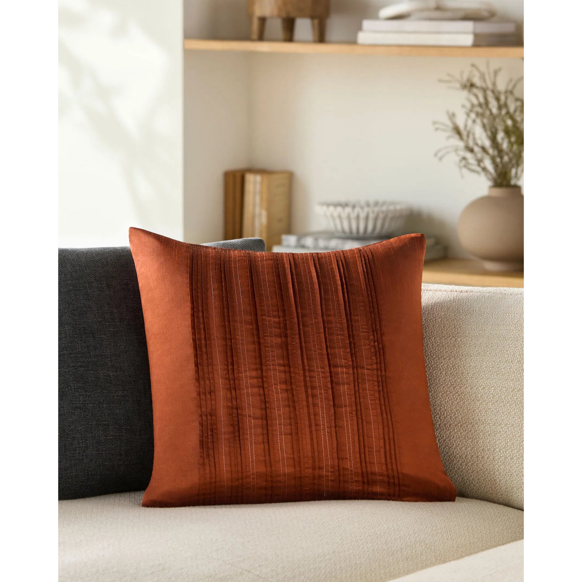 Yasmine - 21753 by Surya. Made from 100% polyester in a traditional style.