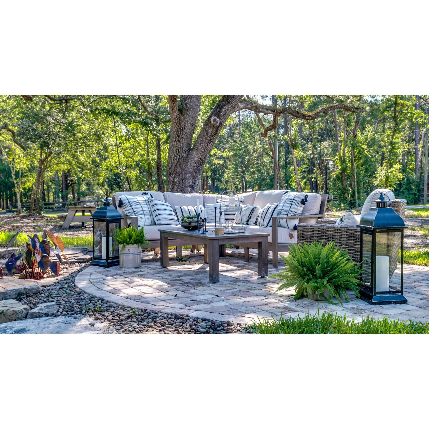 007 SI-2166964 | Lifestyle | Laguna Outdoor Sectional by Sunset West in driftwood. Made from aluminum in a modern style.