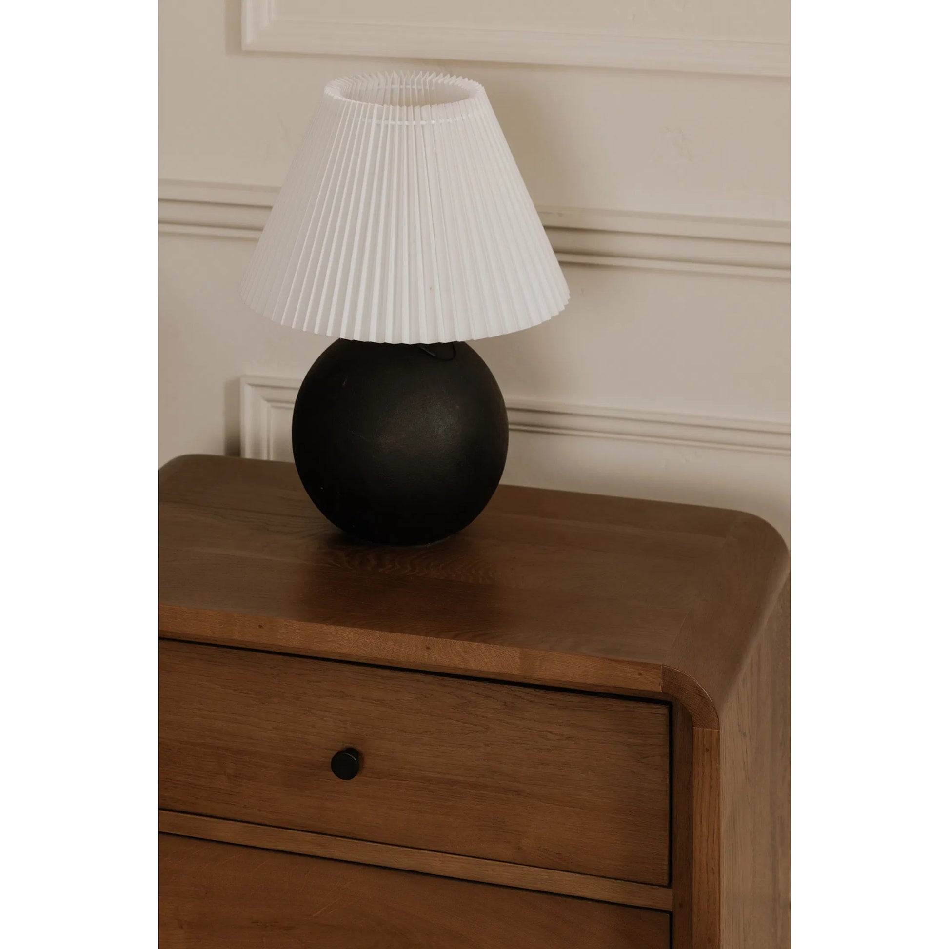 Tuve Table Lamp by Moe's Home Collection in black. Made from polyresin base in a unique style.