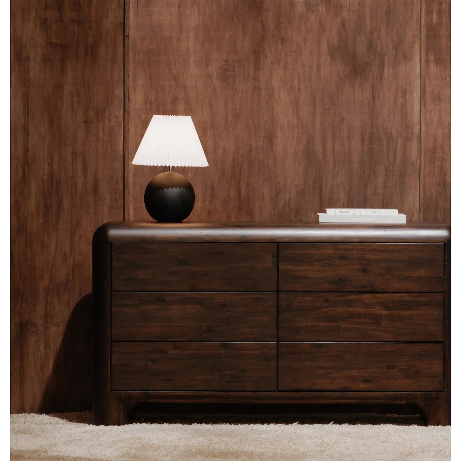 Tuve Table Lamp by Moe's Home Collection in black. Made from polyresin base in a unique style.