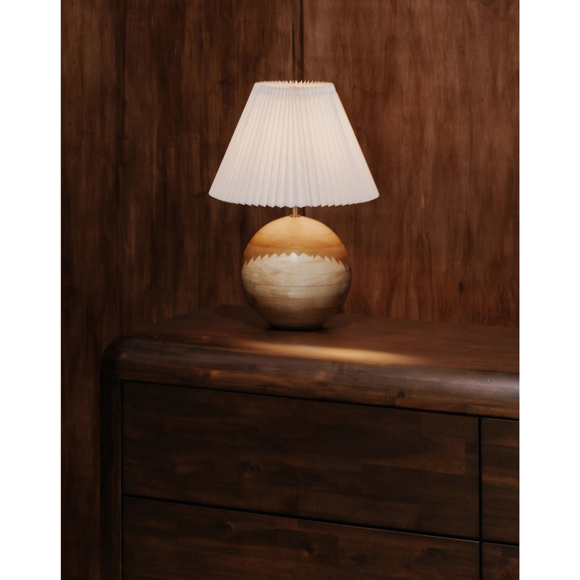 Tuve Table Lamp by Moe's Home Collection in black. Made from polyresin base in a unique style.