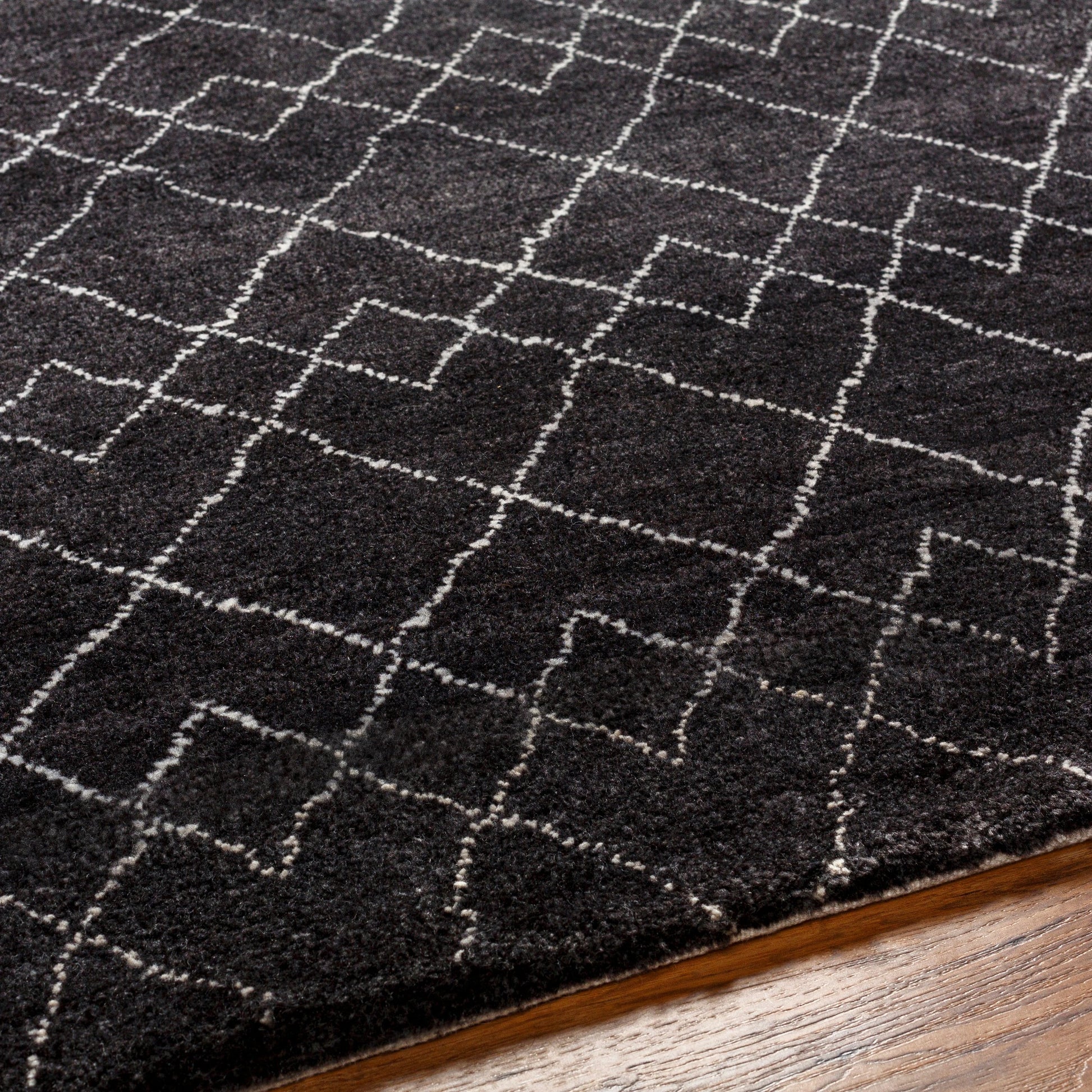 Zara Rug - 29847 by Surya in black, charcoal, cream. Made from 70% wool, 30% viscose in a unique style.