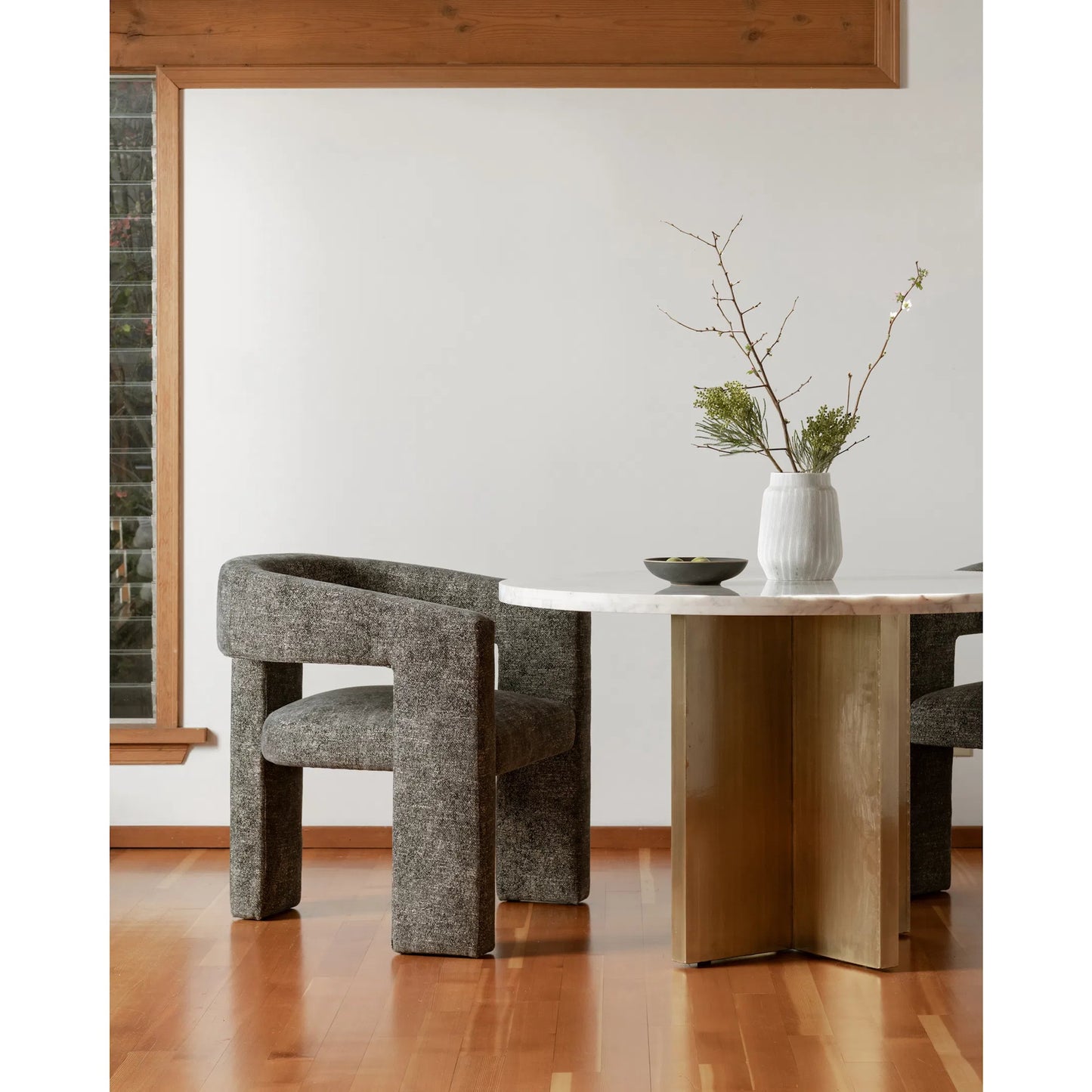 003 SI-2253700 | Lifestyle | Elo Chair by Moe's Home Collection. Made from unique in a transitional style.