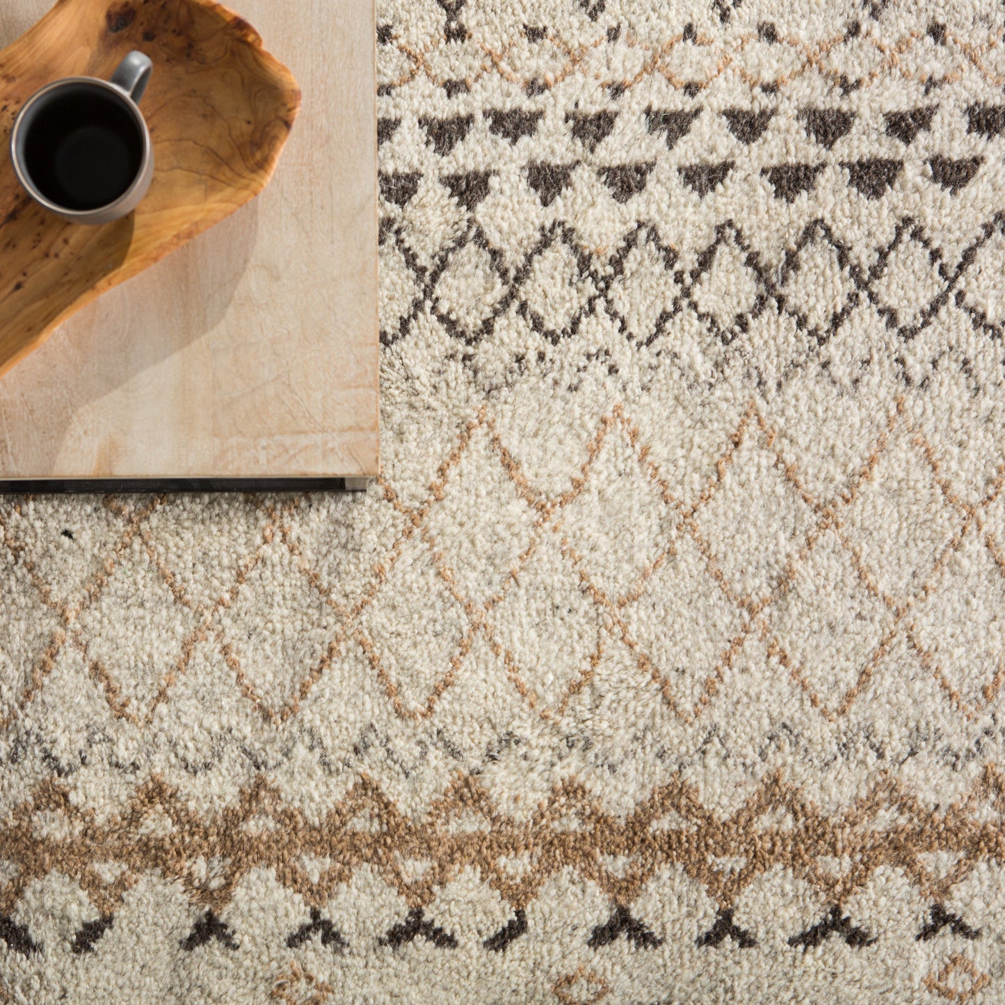 005 82034-31926,82034-31927,82034-31928,SI-1946448,SI-1946449 | Closeup | Zuri ZUI05 Rug by Jaipur Living in standstorm, paloma. Made from unique in a unique style.